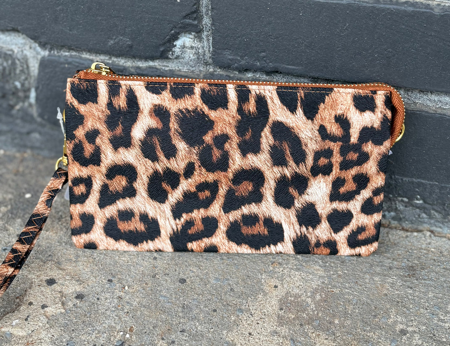 Our Favorite 3 compartment crossbody